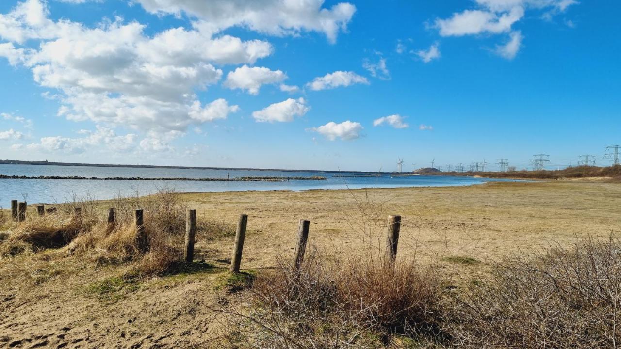 Beach Lodges Oostvoorne Exterior photo
